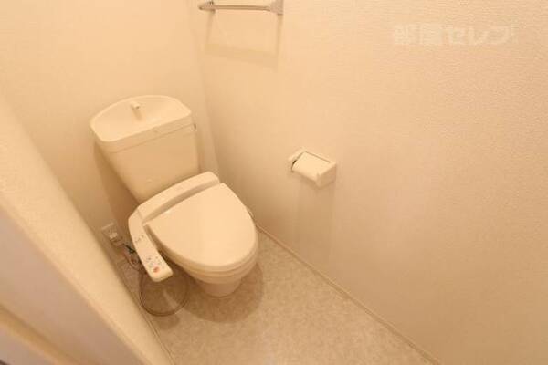 ウォシュレット付の趣味のいいお手洗い