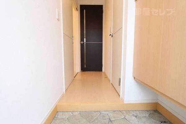お部屋全体を見渡したお写真
