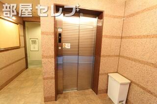 エレベーターで荷物も楽々。