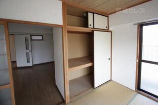 収納場所は各部屋にあります。