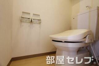 温水洗浄便座（302号室）。