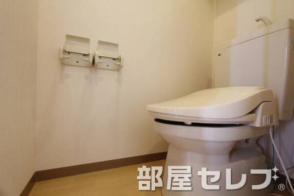 温水洗浄便座（302号室）。