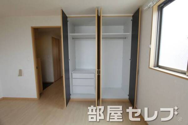 クローゼット（302号室）。
