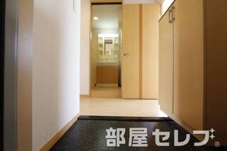 玄関口（302号室）。
