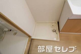 洗濯機置き場はこちらへ（302号室）。