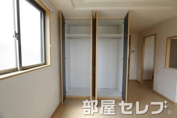 大収納（302号室）。
