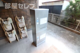 駐輪場には屋根が付いております。