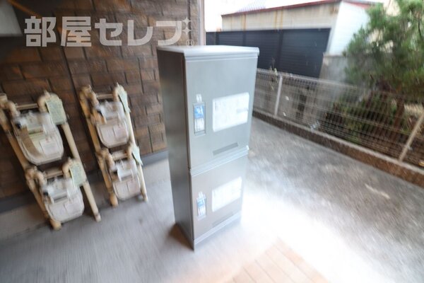 駐輪場には屋根が付いております。