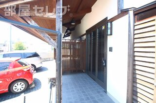 自動シャッターつきのウッドデッキです。