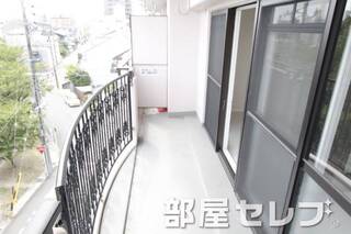 明るいバルコニーです。