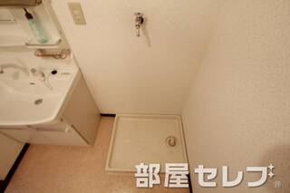 きれいな室内洗濯機置場です。