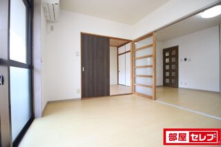 南側洋室
