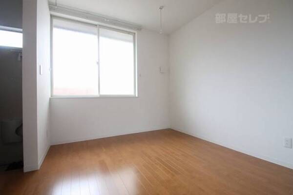 南向きで明るいお部屋ですね。
