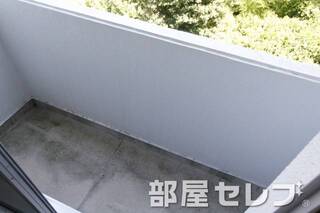 洗濯物もたくさん干せるベランダです。
