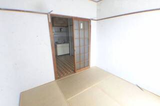 写真は107号室です。