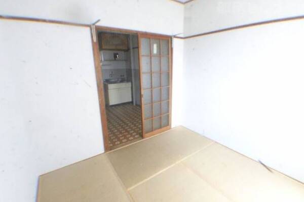 写真は107号室です。