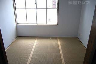 写真は107号室です。