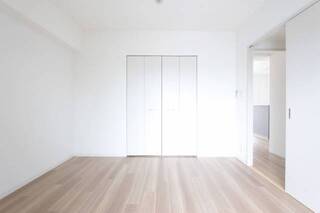北側の寝室です