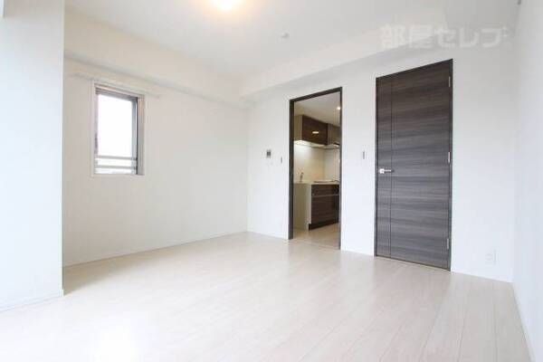 白い内装でお部屋が明るいですね