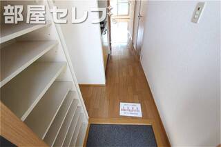 玄関から見ても明るいですね。