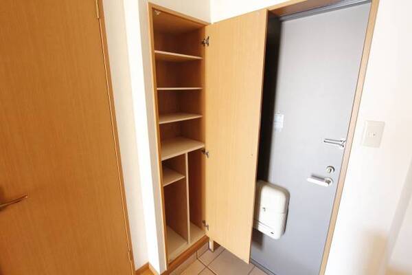 下駄箱完備です。