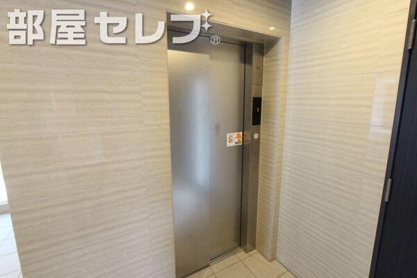 エレベーターで大荷物もラクラク。