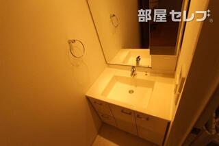落ち着きのある洗面所です