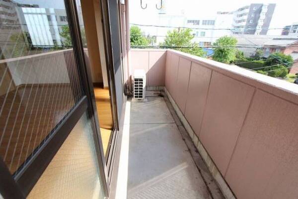 広々としたバルコニー
