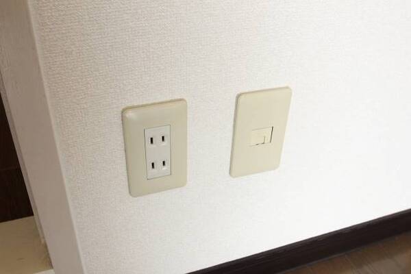 電気コンセントとインターネット用ＬＡＮ回線