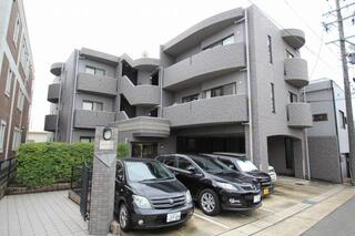 重量感がある建物です。