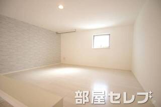 部屋みたいなロフトが特長です。