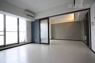 白が印象的なお部屋です