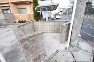 ごみはゴミ置き場へ