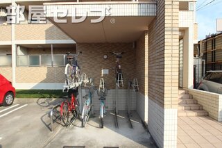 屋根付き駐輪場。