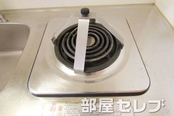 電気コンロが付いてます。