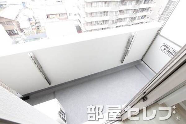 洗濯物もたくさん干せるベランダです。