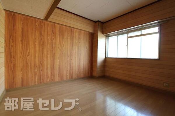 木目調なので落ち着きますね。