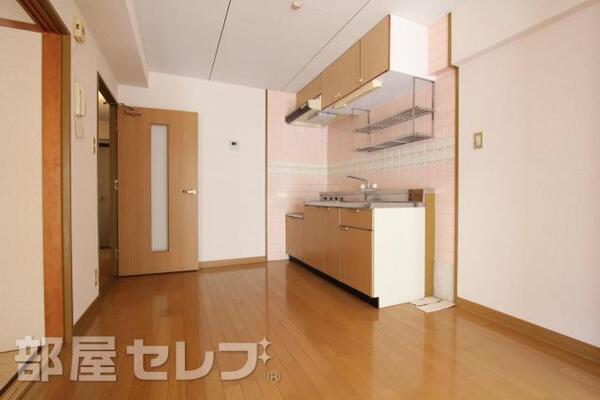 キッチン周りはこんなに広いです。