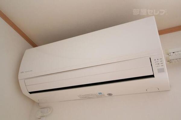 エアコン2基付いています。
