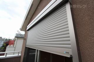 シャッター雨戸付いています。