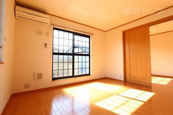 窓が多いので、リビング明るいですね。