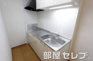段落ちキッチン。