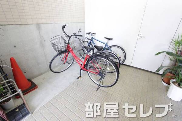 自転車置き場。
