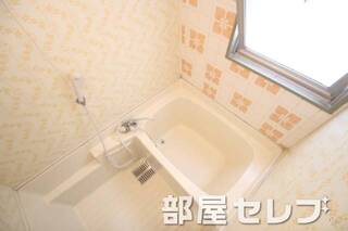 小窓があって換気充分。