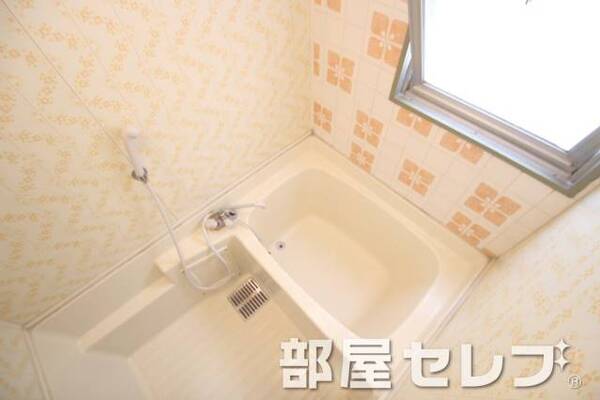 小窓があって換気充分。