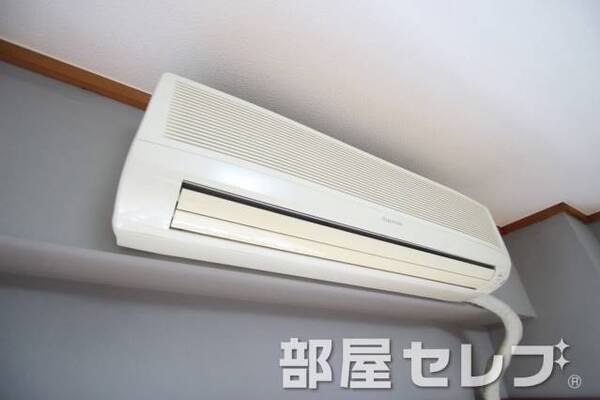冷暖房エアコン。