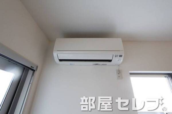 冷暖房エアコン。