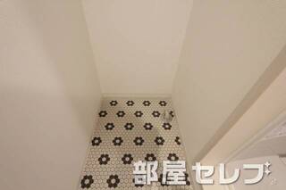 洗濯機置き場はこちらへ。