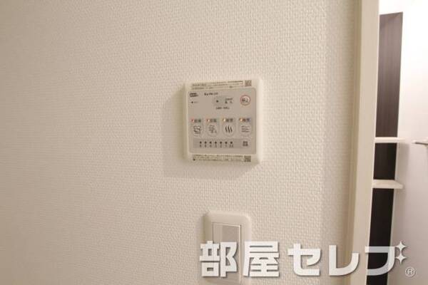 浴室乾燥機付き。