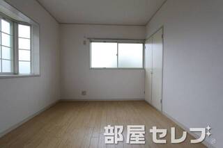 出窓付きで明るいお部屋です。他号室の写真です。